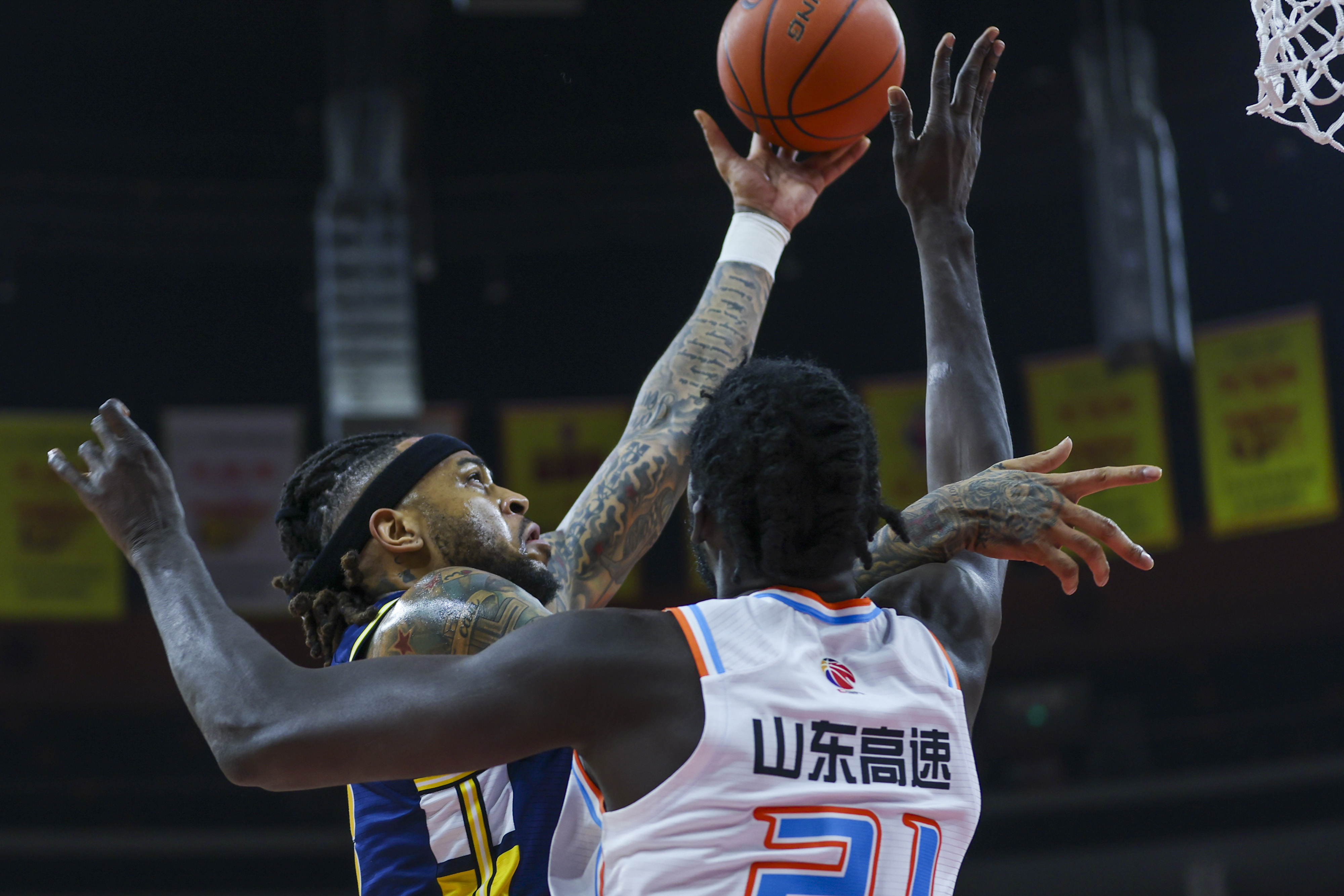 关键比赛多次悬而未决，胜负由时机决定