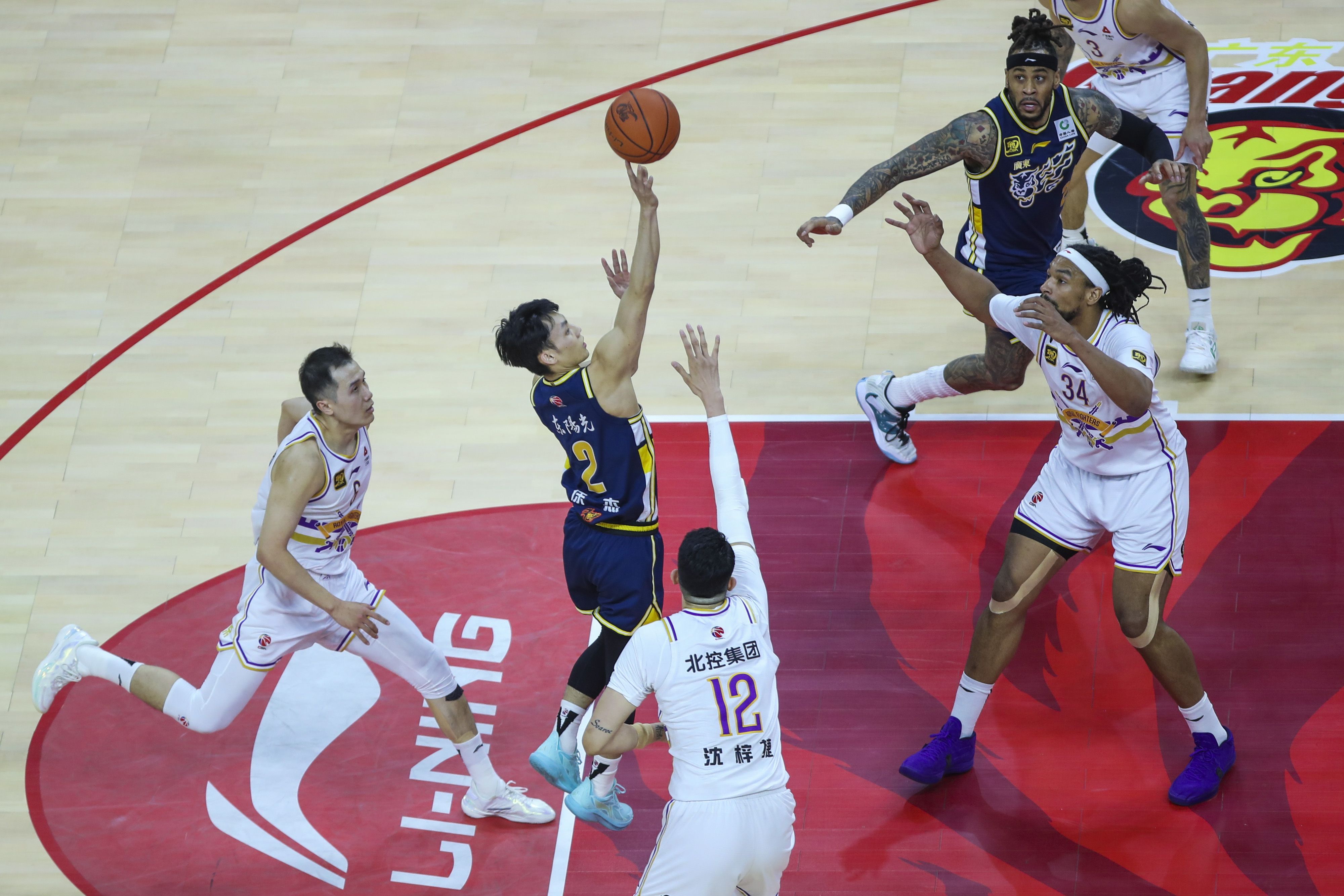 挑战极限，球队斗志昂扬，迎接新一轮争夺的简单介绍