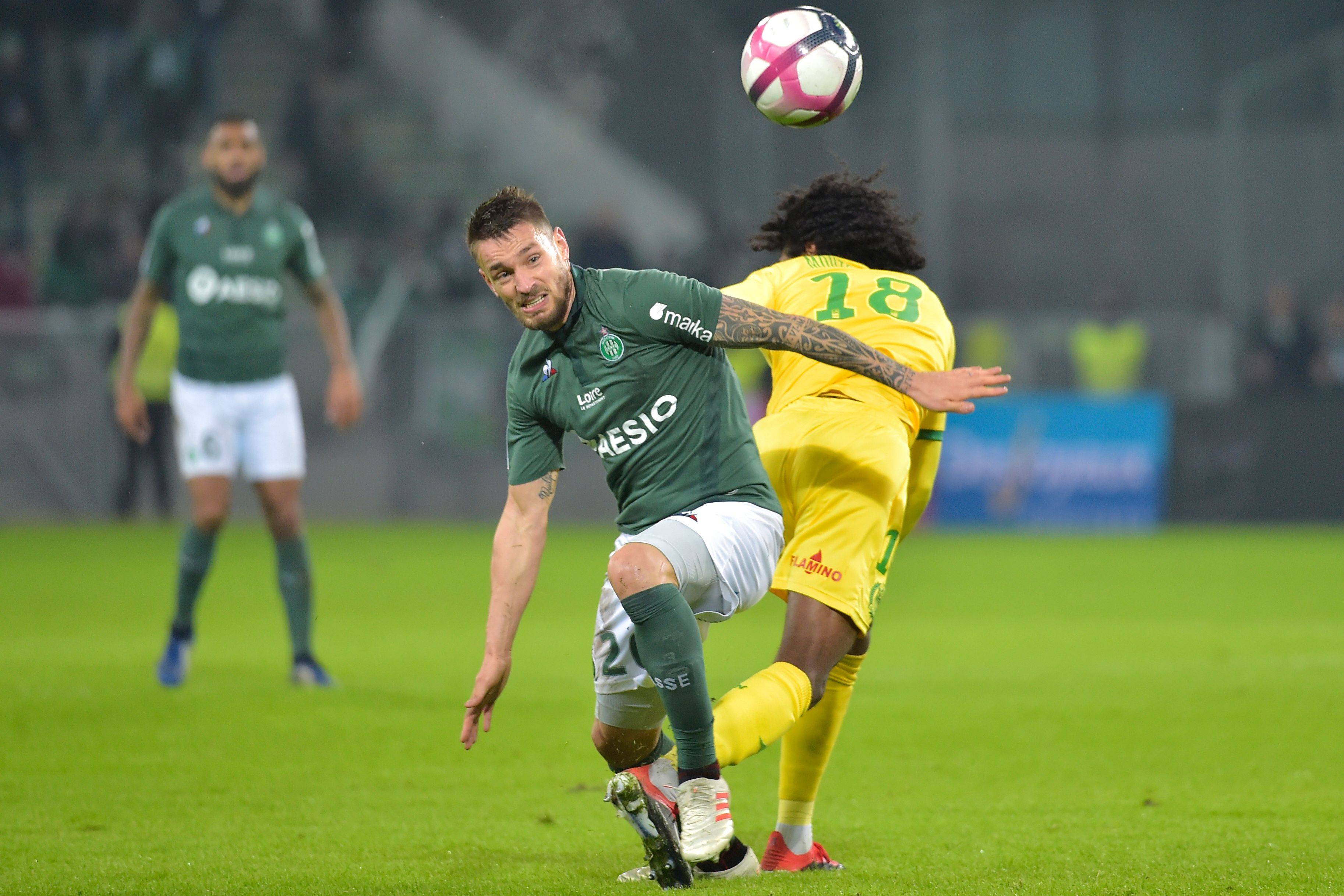 包含圣埃蒂安俱乐部球员状态火热的词条 包含圣埃蒂安俱乐部球员状态火热的词条