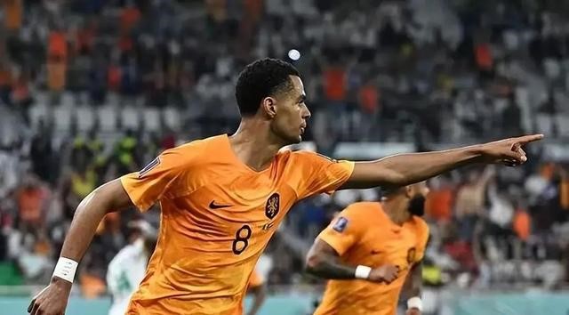 英格兰队连克对手，晋级胜出名列前茅