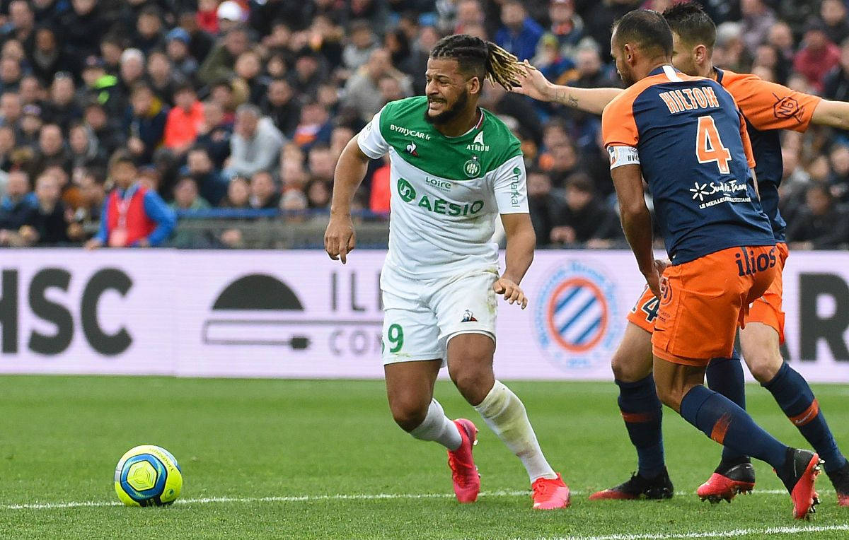 包含卡昂主场击败南特，迎来胜利的词条