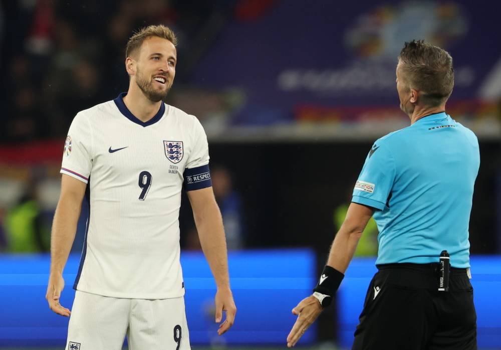 包含英格兰国家队全员到齐，备战欧锦赛预选赛连夜训练！的词条