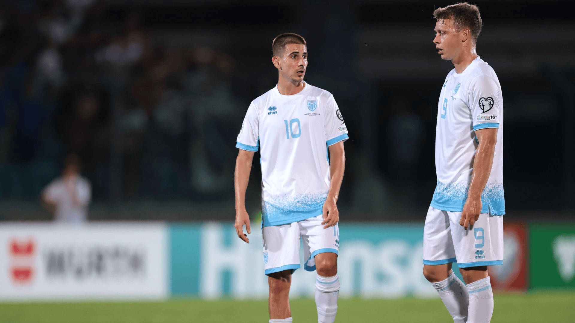 欧预赛比赛奋战场面展现,球员全力备战争夺胜利的简单介绍 欧预赛比赛奋战场面展现,球员全力备战争夺胜利的简单介绍