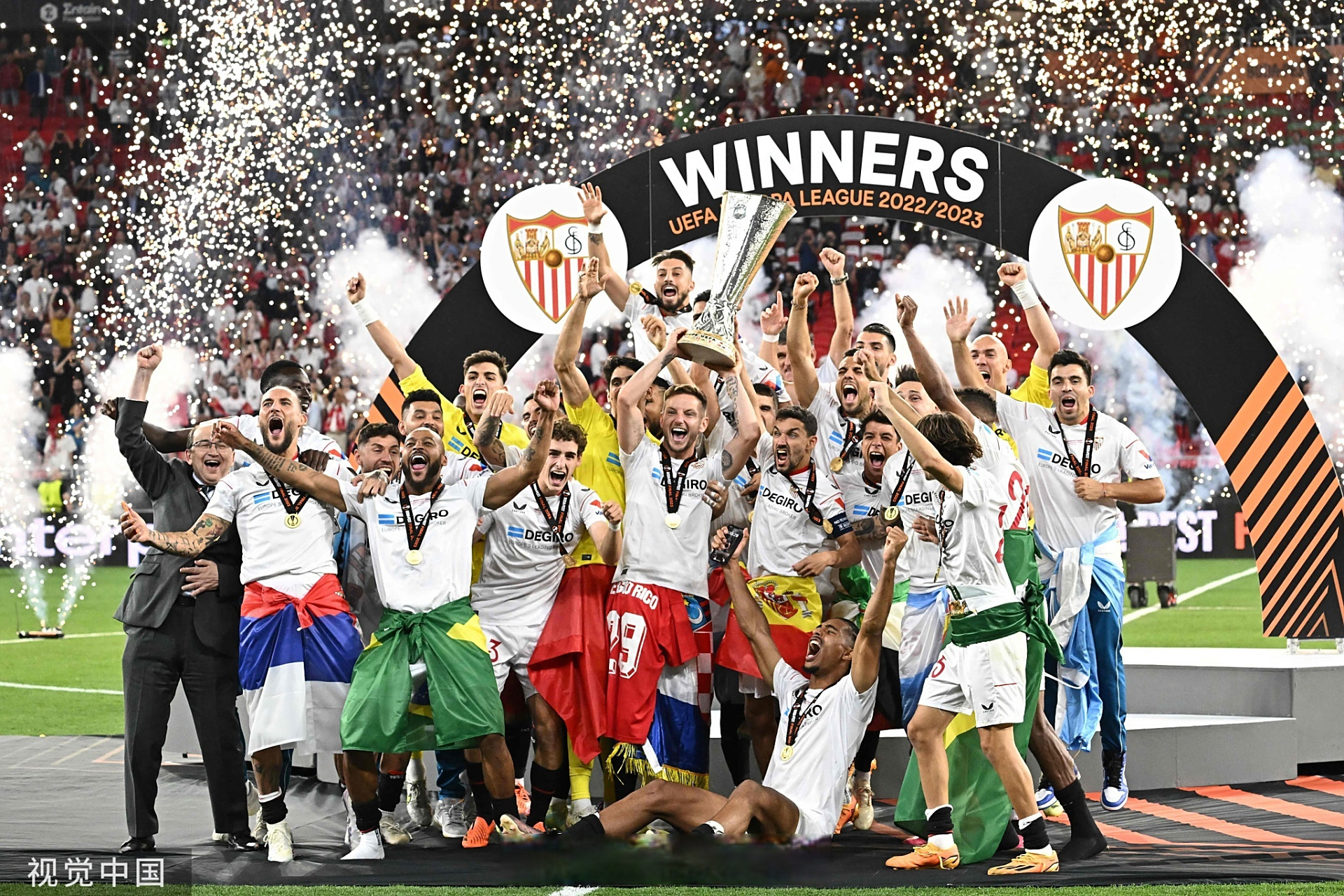 塞维利亚客场战胜对手，继续保持领先