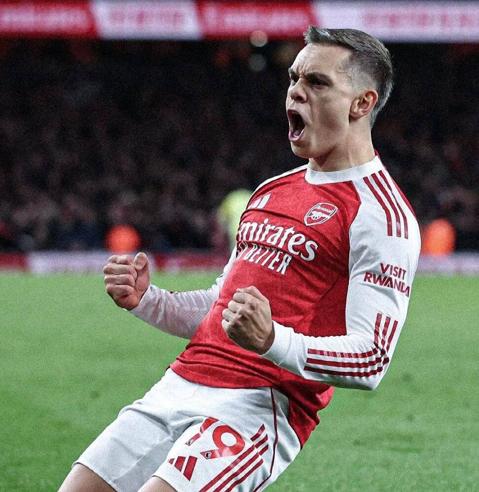 包含阿森纳绝杀那不勒斯，布鲁诺完成帽子戏法的词条